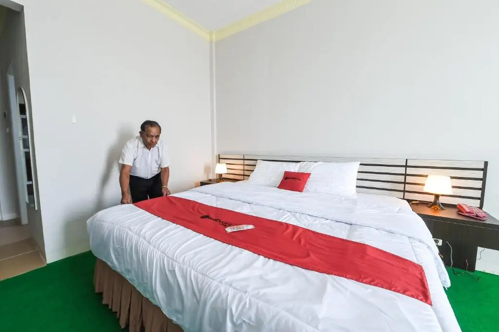 RedDoorz at Brother Homestay Kupang
