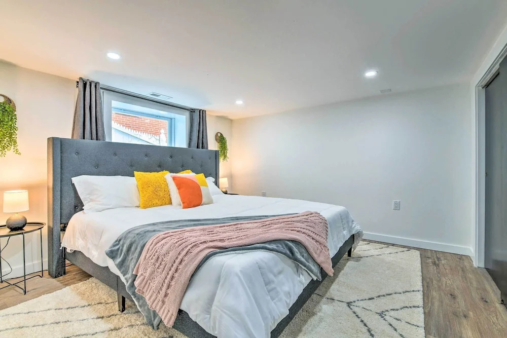 Spacious Oak Park Home, 11 Mi to Downtown Chicago!
