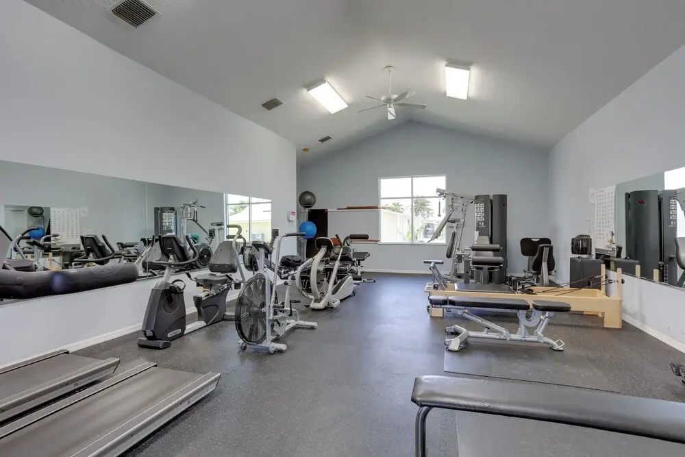 Pool Access, Walk to Beach! Cozy Jensen Beach Home