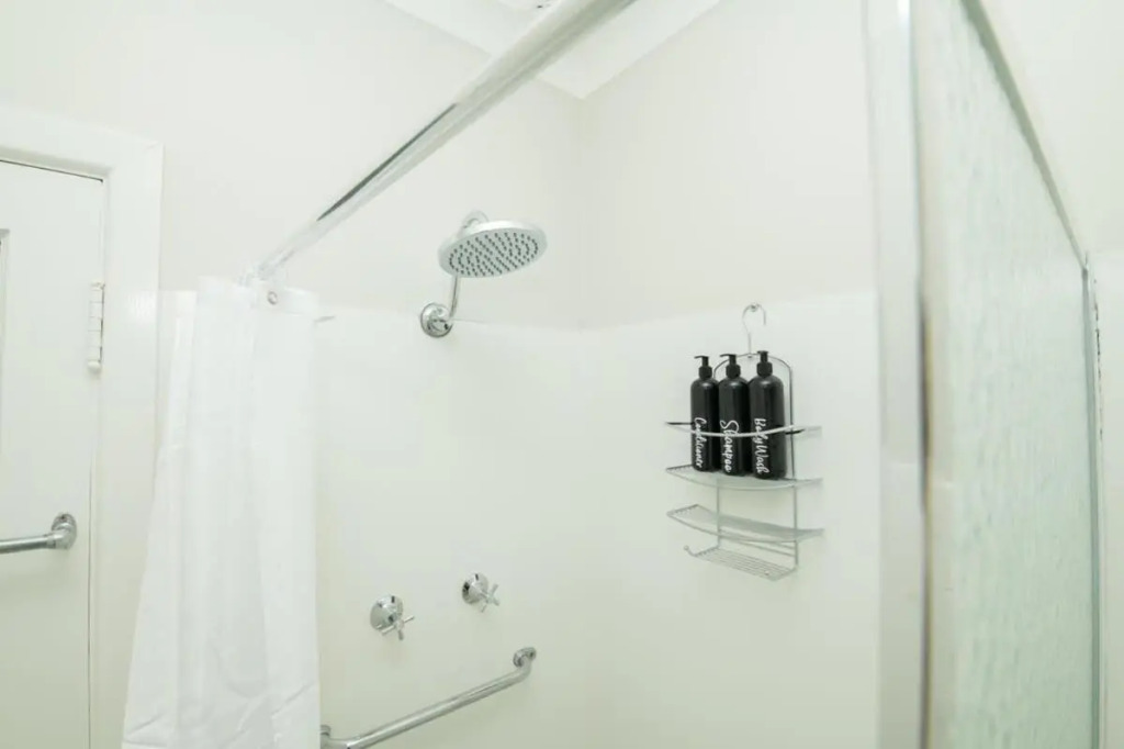 Sweet Caroline Sunny & Spacious Sleeps 6