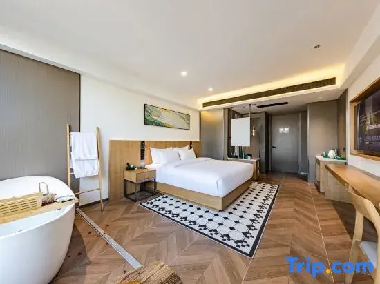 Huaqianzhu Hot Spring Hotel (Kunming Dianchi Xishan Scenic Area)