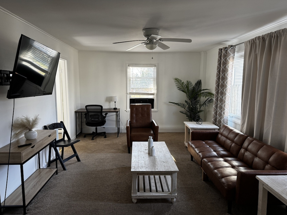 Albany Value Stay Near Universities, Hospitals 4 Bedroom Home
