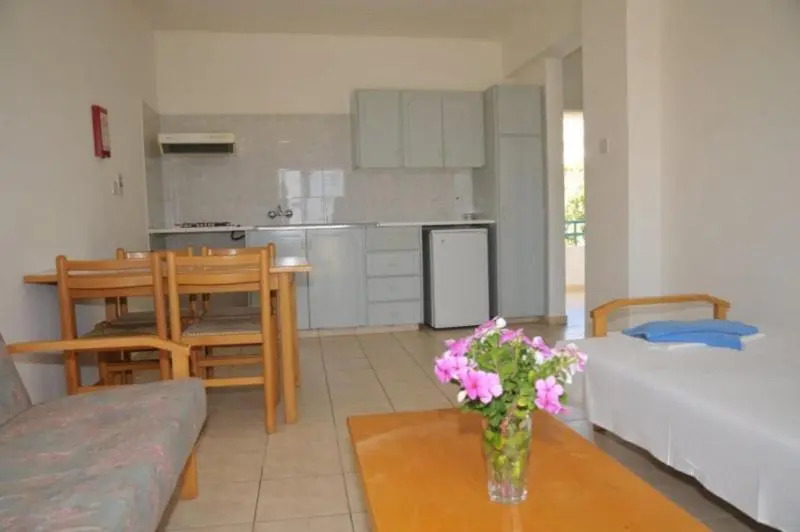 DebbieXenia Hotel Apartments Annex