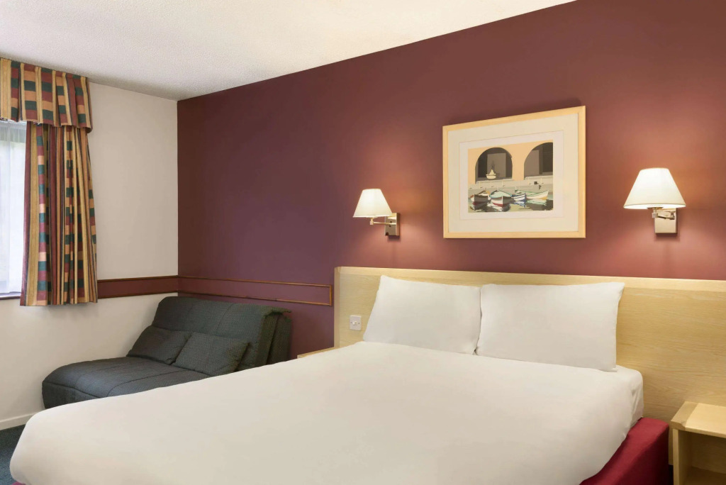 Days Inn by Wyndham Bradford M62