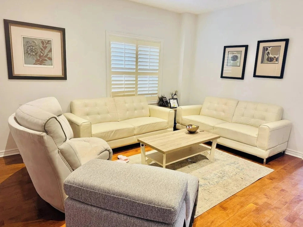 Full House 6 Bedrms, 7 Beds, 3 Bath Airport