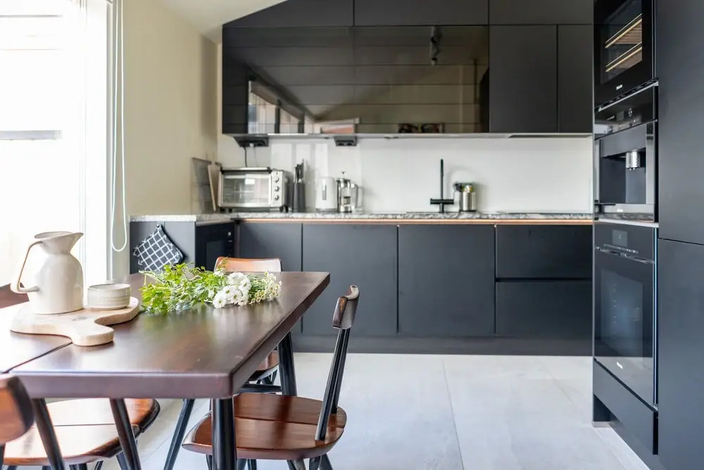 Spacious apartment with sauna & balcony