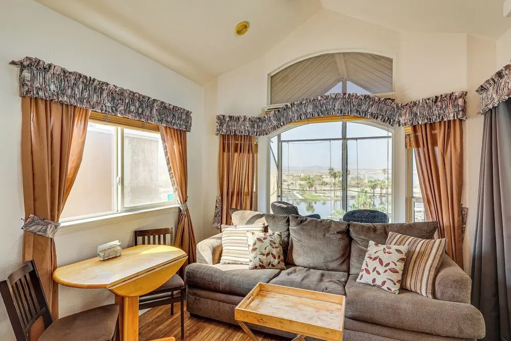 Boat Launch + Mountain Views: Lake Havasu Cabin