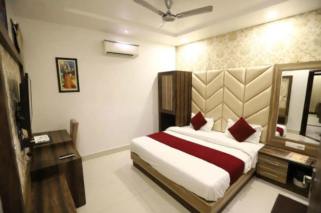 Hotel Malhotra inn 50 Meter from Golden Temple