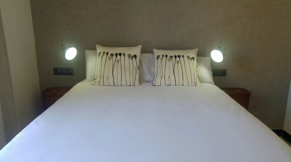 The Lights City Rooms