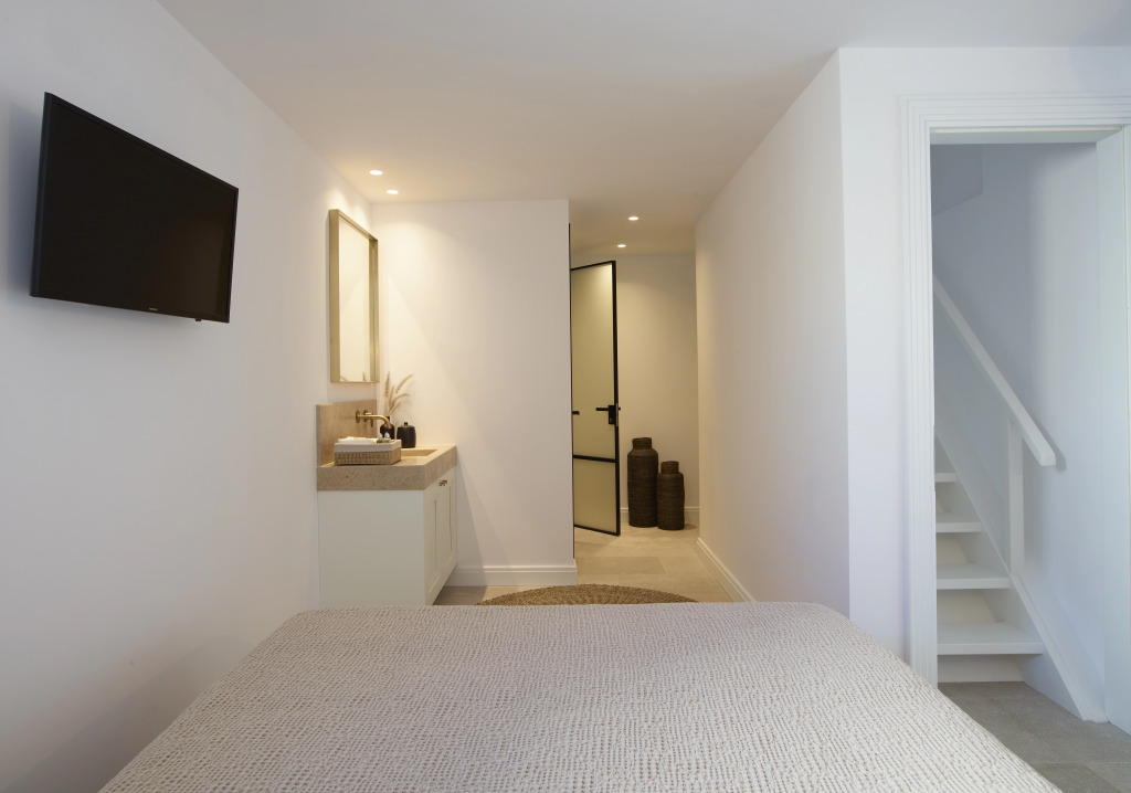 Bonzoe Suites & Villas