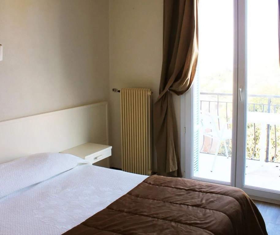Hotel Cyrnos