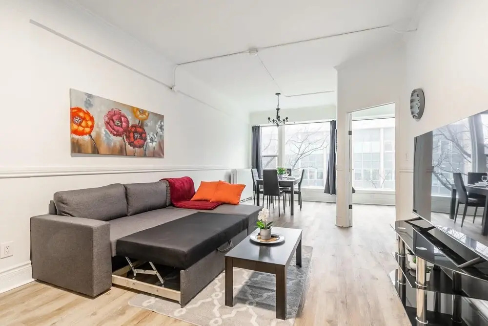 3BR Apartment With Netflix Near King Street