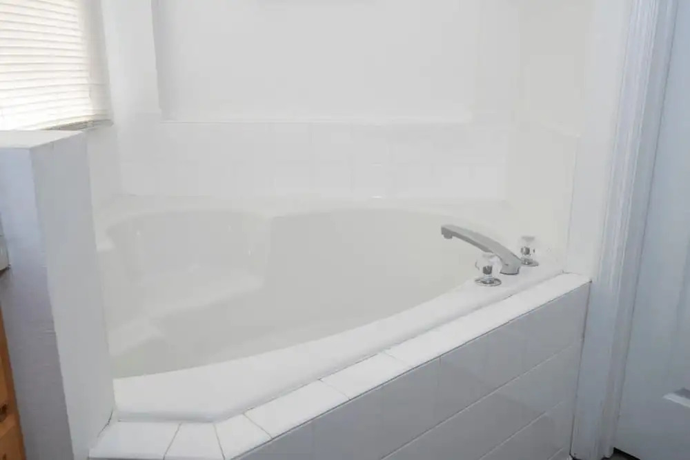 133 Beautiful 5BD Home With Lake View