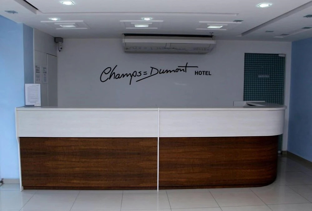 Hotel Champs Dumont