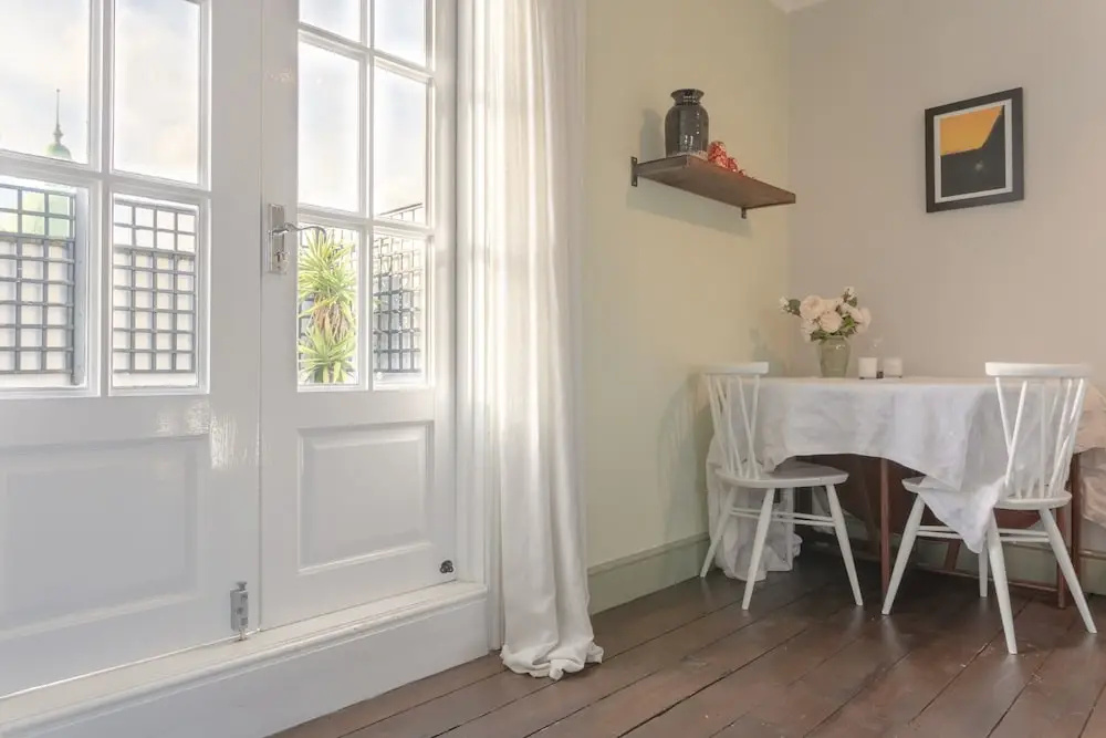 2 Bedroom Apartment in the Heart of Angel