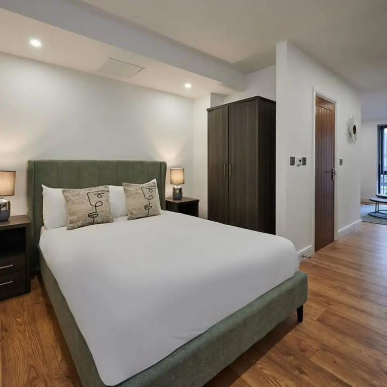 Host & Stay Standard Room, Sevenstay Apartments