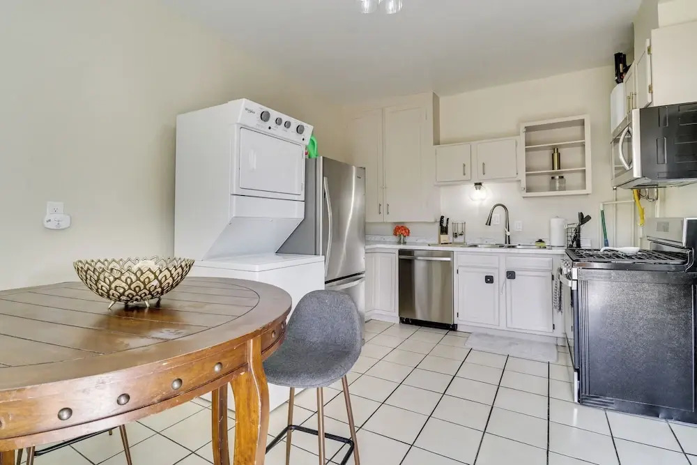2 Mi to Old Town Abq: East Downtown Triplex Unit