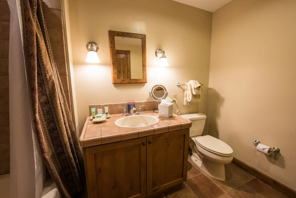The Lodge at Mountaineer Square, A Vail Resorts Property