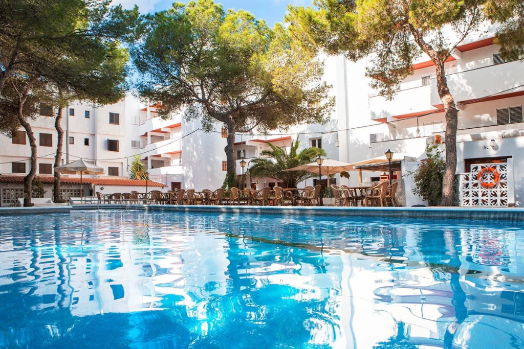 Apartamentos Es Pujols - Emar Hotels