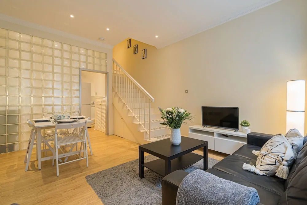 2 Bed Grassmarket Apartment