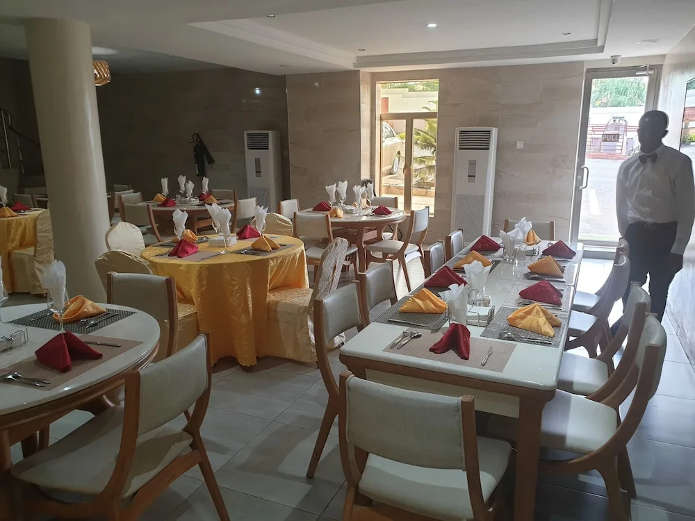 Maxbe Continental Hotel