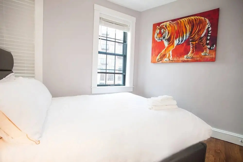 Boston Back Bay Brand New Condo Sleeps 8