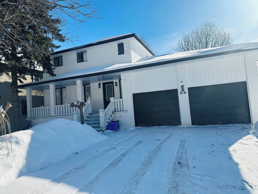 Cozy Modern 3BR With Free Parking Fast Wifi