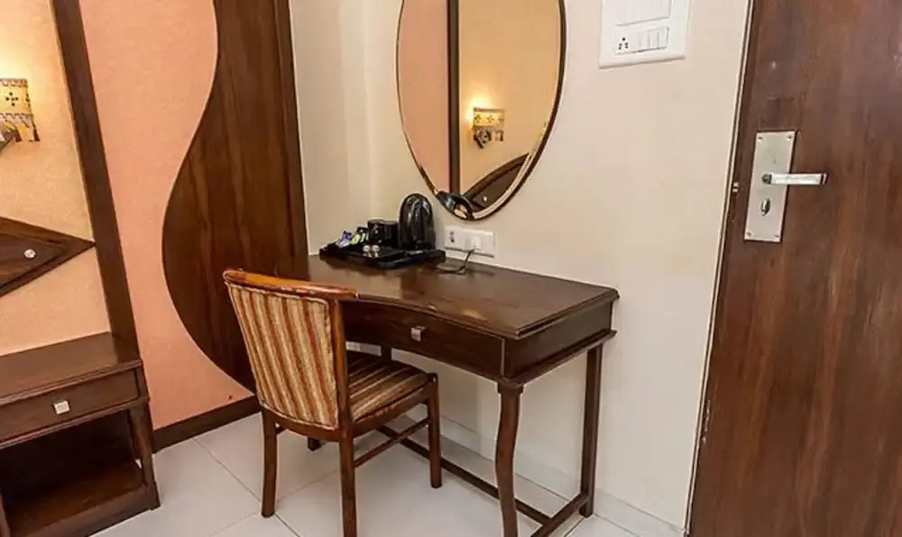 Fabhotel Poco Loco