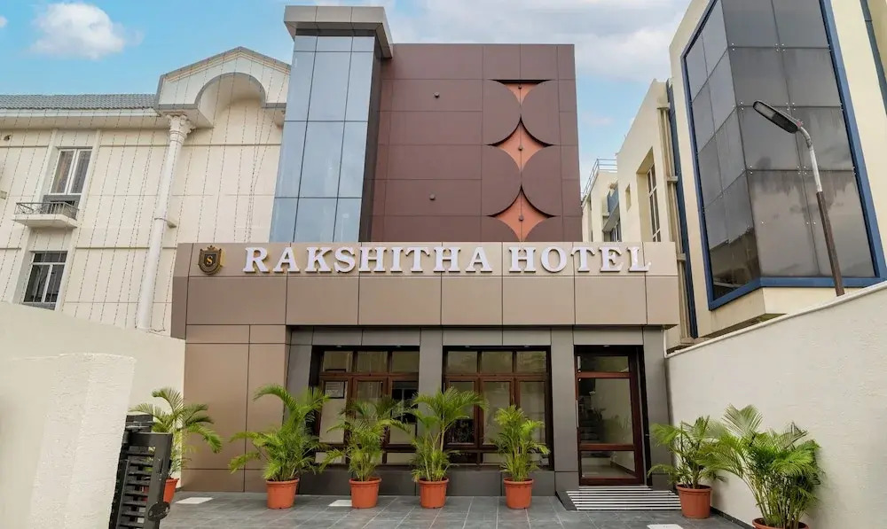 Treebo Rakshitha, Porur