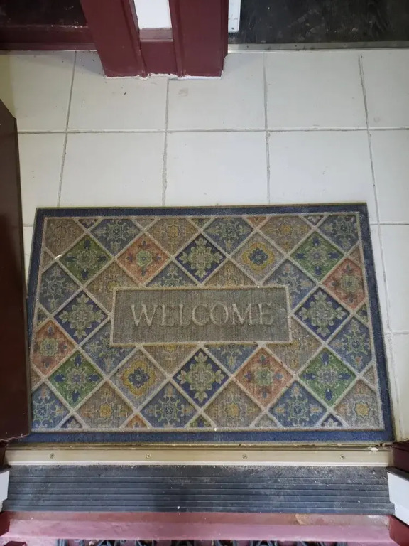 Lovely 3 Bedroom Apt With Parking On Premises