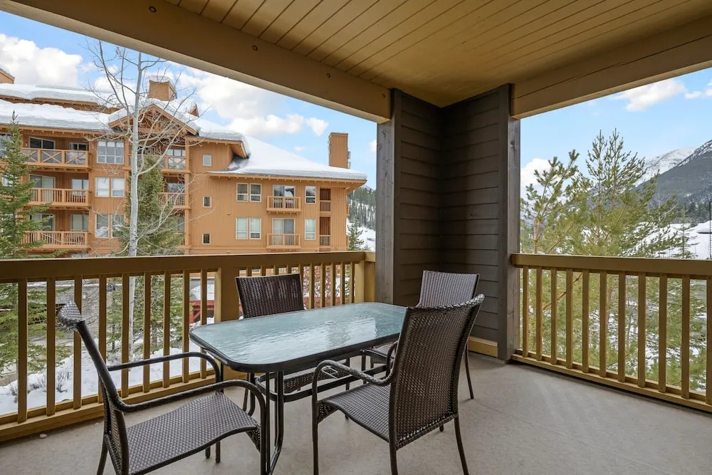 SPACIOUS Studio | Ski In/Out | Pool & Hot Tubs | in the Heart of PANORAMA RESORT