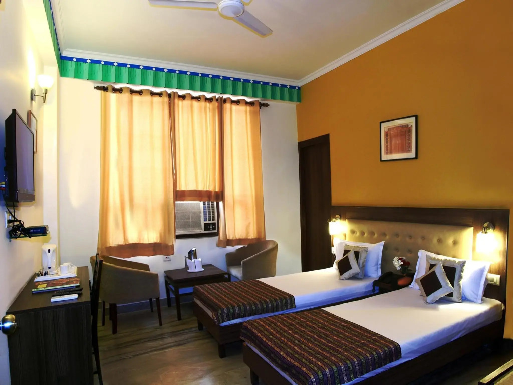 Inn Tawang Near B L Kapoor Hospital A Well Hygiene Hotel