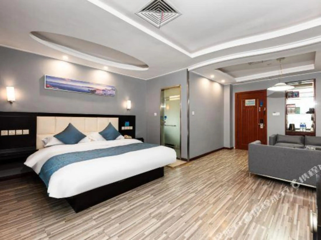 Taoran Zhixing Hotel (Huangshi Zhonglou Pedestrian Street)