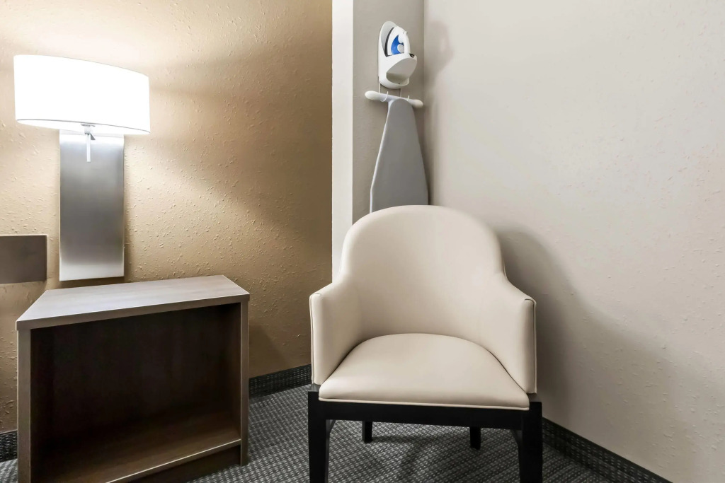 Super 8 by Wyndham Prince Albert