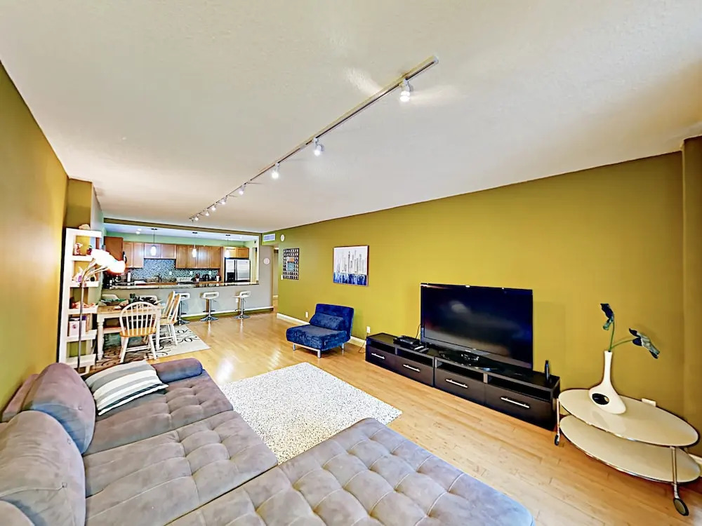 New Listing! Oceanview W/ Pool & Balcony 1 Bedroom Condo