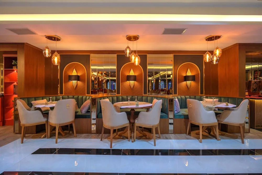 Отель Elysium Deluxe Suites