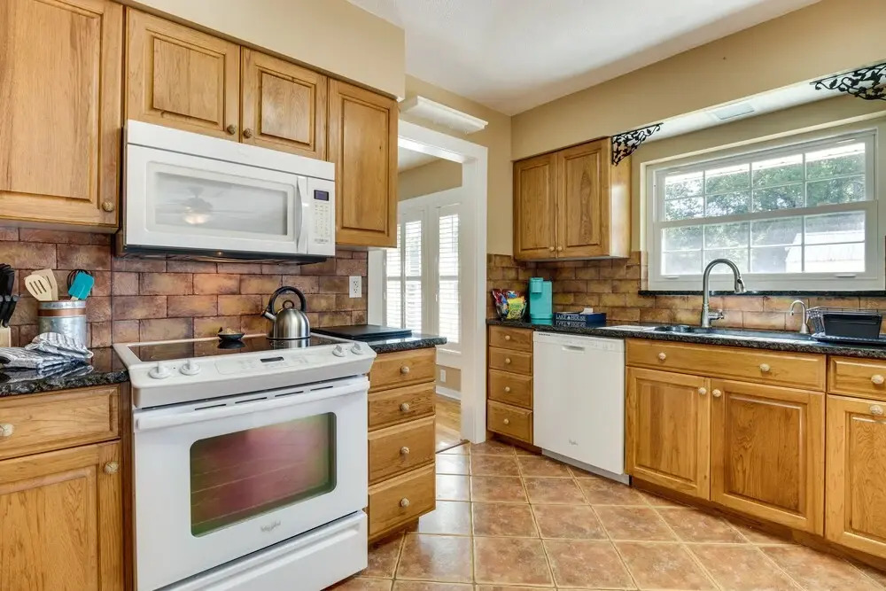 Lakefront Tavares Home w/ Deck, Patio & Dock!