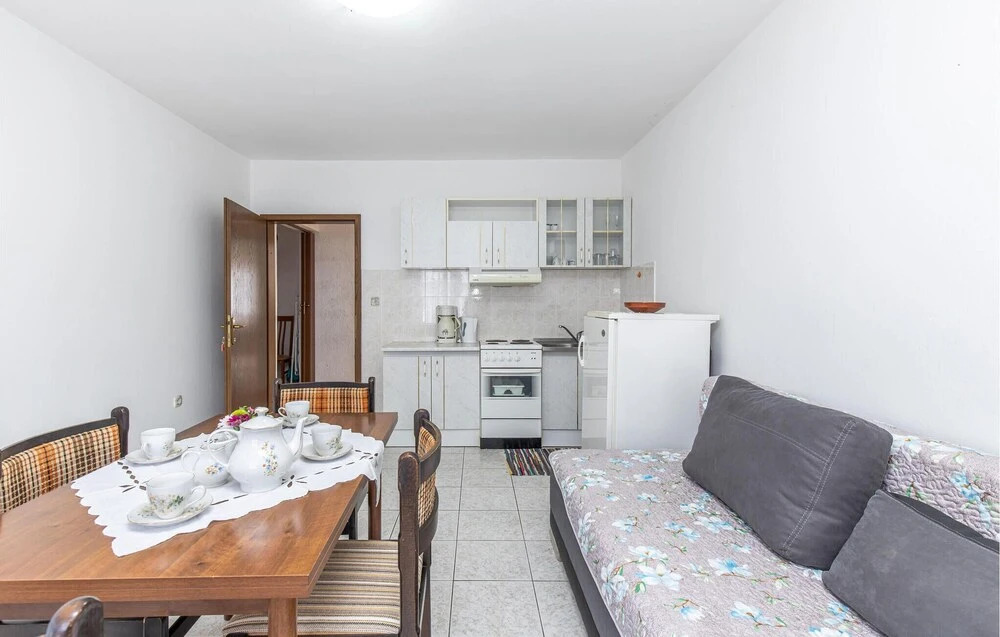 Stunning Apartment in Novi Vinodolski With Wifi and 4 Bedrooms