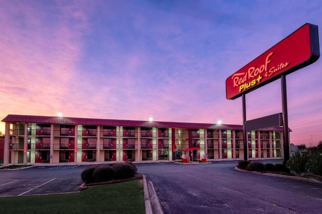 Red Roof Inn PLUS+ Huntsville   Madison