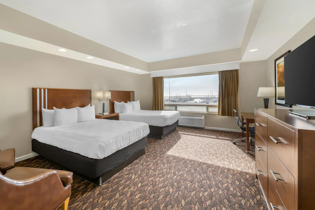 Best Western Plus Northwoods Inn