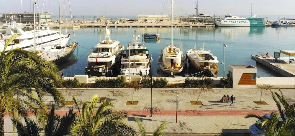 03 Ap1102 in Denia With 1 Bedrooms and 1 Bathrooms