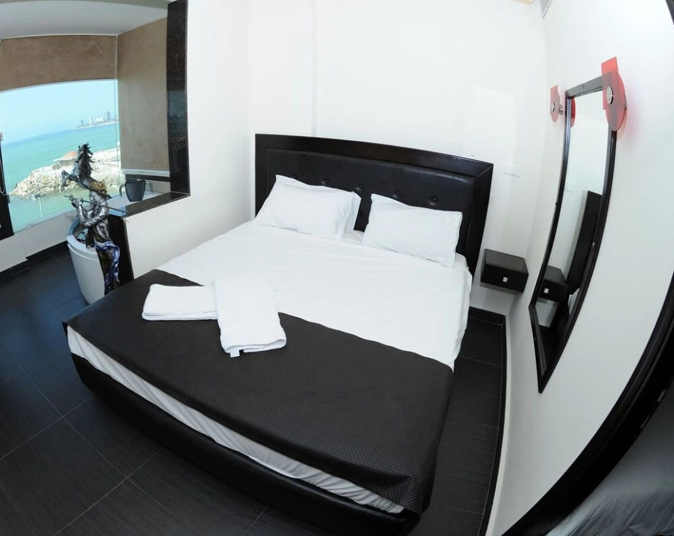 Bay 183 Hotel