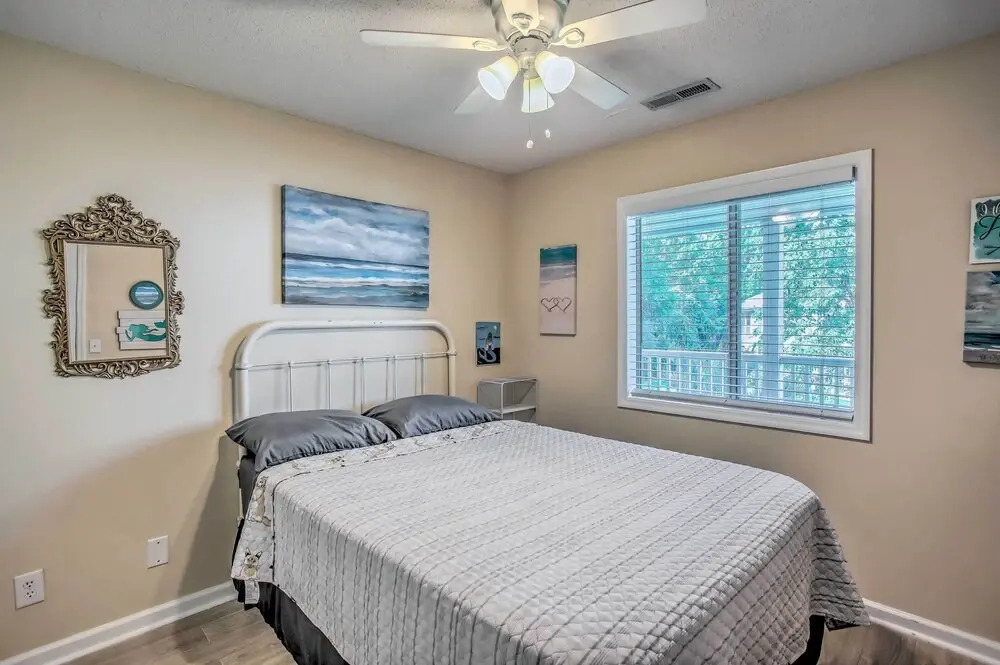 Sunny N Myrtle Condo w/ Pool < 2 Mi to Beach!