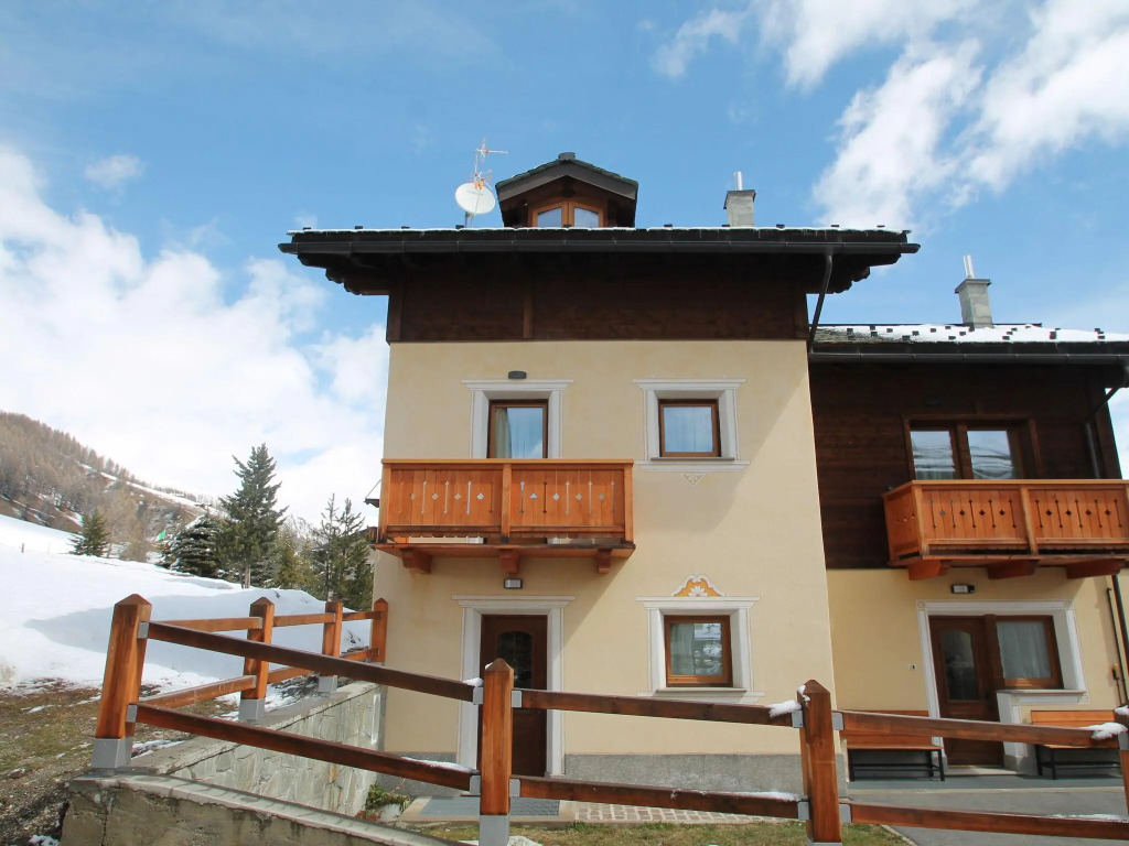 Stunning Holiday Home in Livigno near Ski Lift