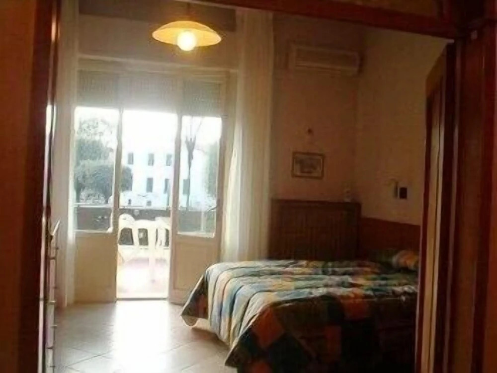 Eurotravel Bed And Car