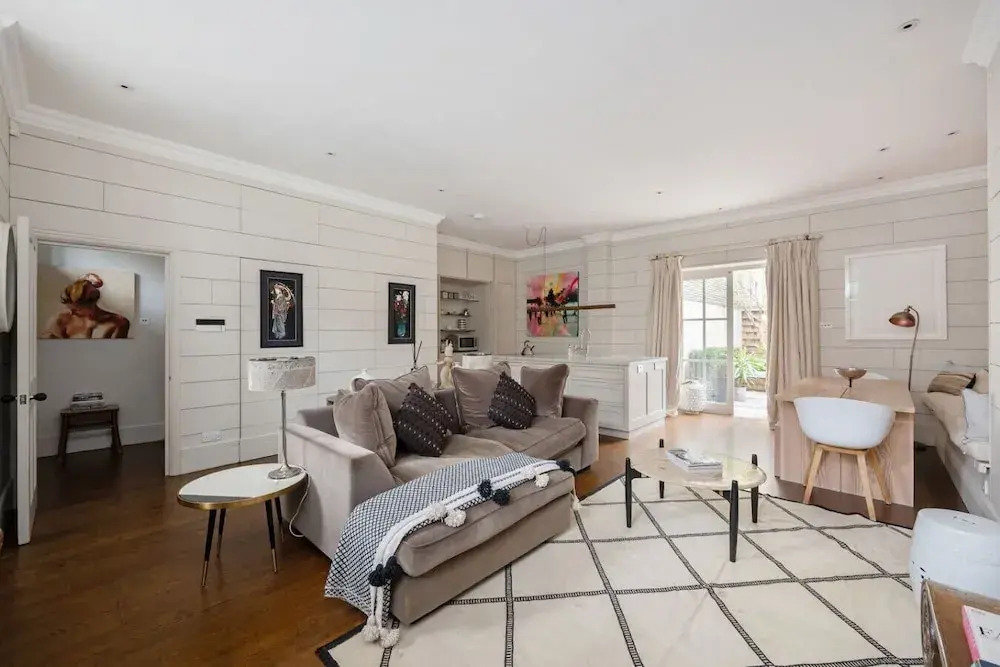 3-bed Home w Private Parking Fairytale Garden