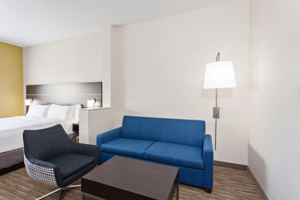 Holiday Inn Express & Suites Oakland - Airport by IHG