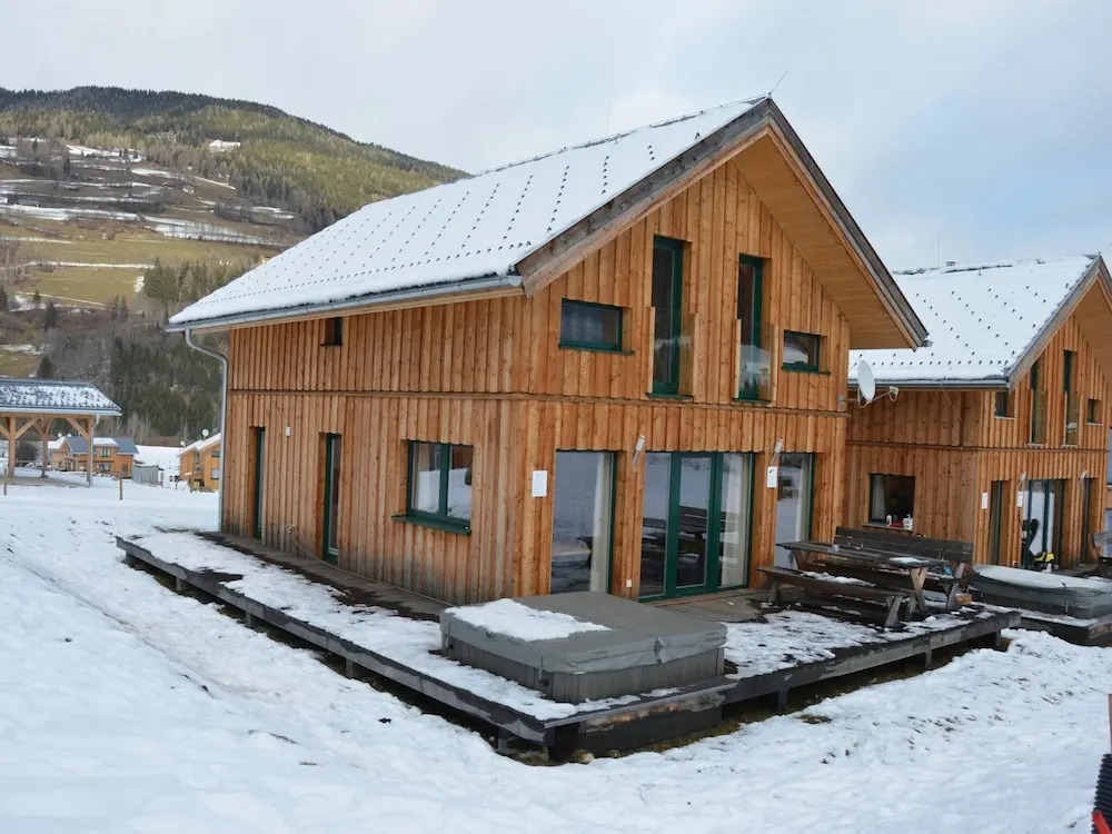 Welcoming Chalet With hot tub