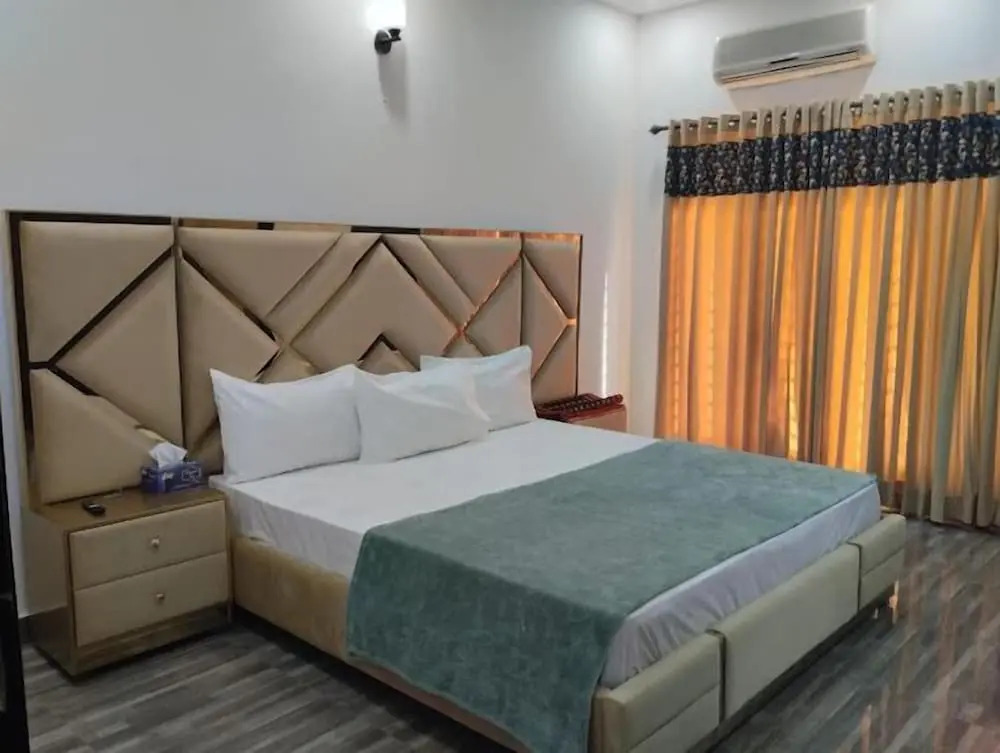 Diamond Luxe Hotel Lahore