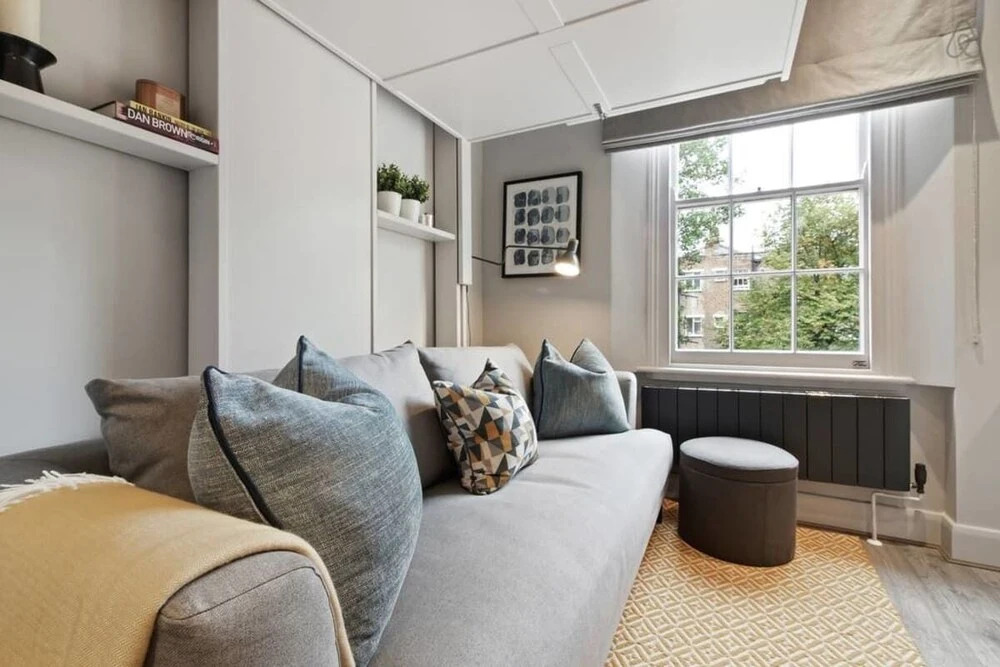 Contemporary Studio W/suspended Bed in Camden Town